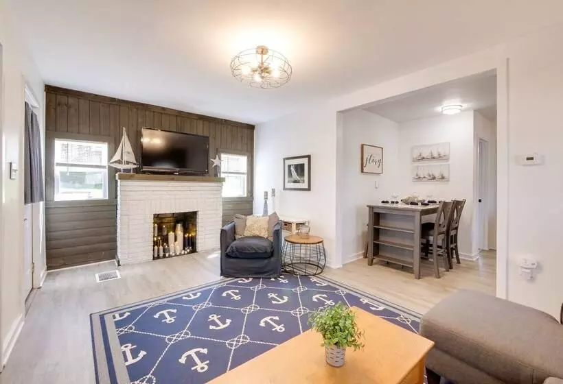 Nautical Akron Cottage W/ Sunroom + Lake Views!