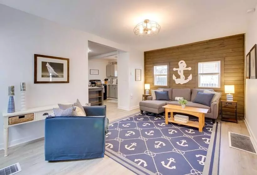 Nautical Akron Cottage W/ Sunroom + Lake Views!