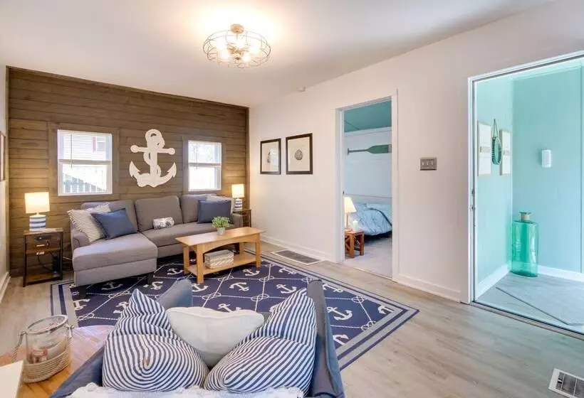 Nautical Akron Cottage W/ Sunroom + Lake Views!