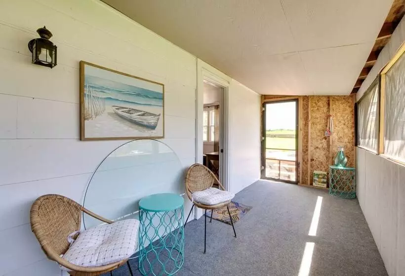 Nautical Akron Cottage W/ Sunroom + Lake Views!