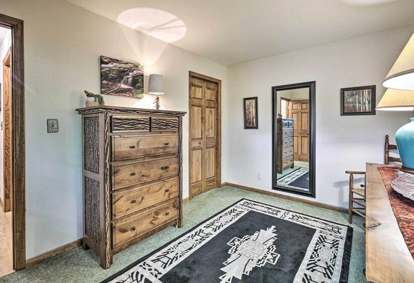 Northwoods Cabin W/ Lake Access & Boat Dock