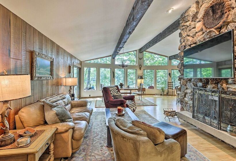 Northwoods Cabin W/ Lake Access & Boat Dock