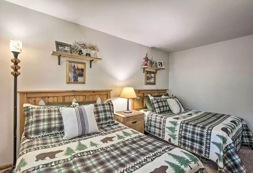 Northwoods Cabin W/ Lake Access & Boat Dock