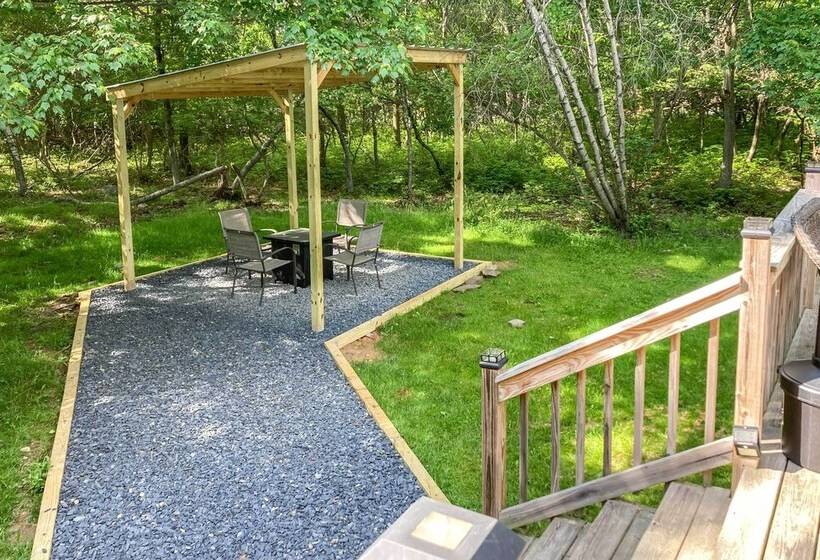 Peaceful Long Pond Home W/ Private Hot Tub!