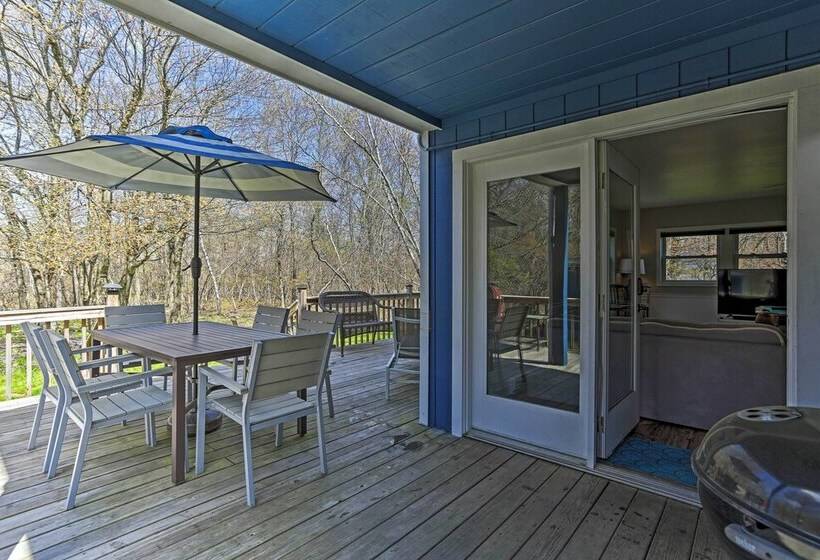 Peaceful Long Pond Home W/ Private Hot Tub!