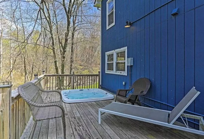 Peaceful Long Pond Home W/ Private Hot Tub!