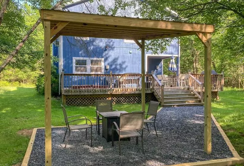 Peaceful Long Pond Home W/ Private Hot Tub!