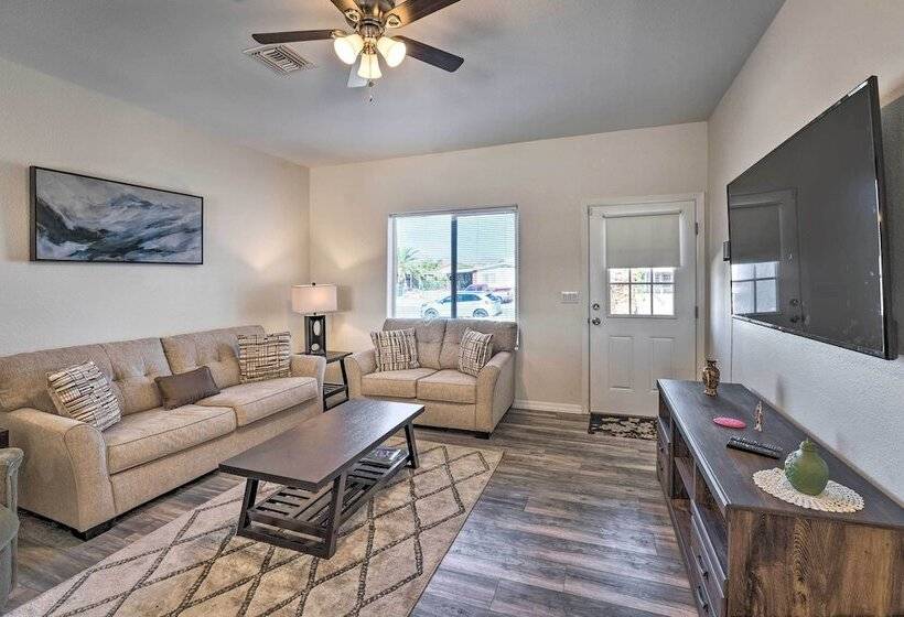 Pet Friendly Retreat 1 Block To Colorado River!