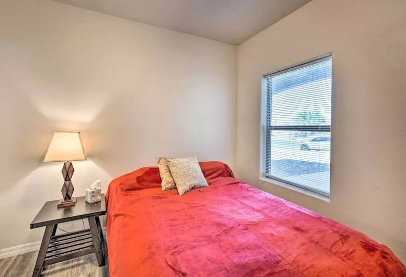 Pet Friendly Retreat   1 Block To Colorado River!