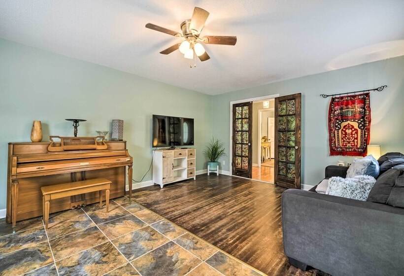 Pet Friendly Wilmington Home ~ 5 Mi To Beach!