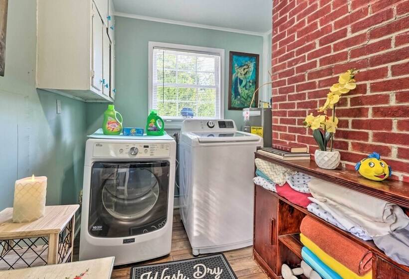 Pet Friendly Wilmington Home ~ 5 Mi To Beach!