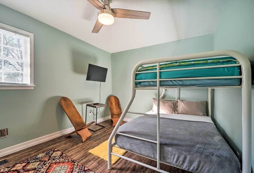 Pet Friendly Wilmington Home ~ 5 Mi To Beach!