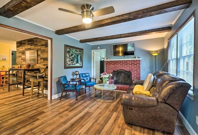 Pet Friendly Wilmington Home ~ 5 Mi To Beach!