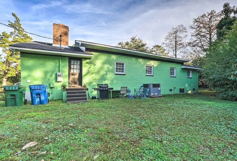 Pet Friendly Wilmington Home ~ 5 Mi To Beach!