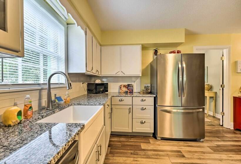 Pet Friendly Wilmington Home ~ 5 Mi To Beach!