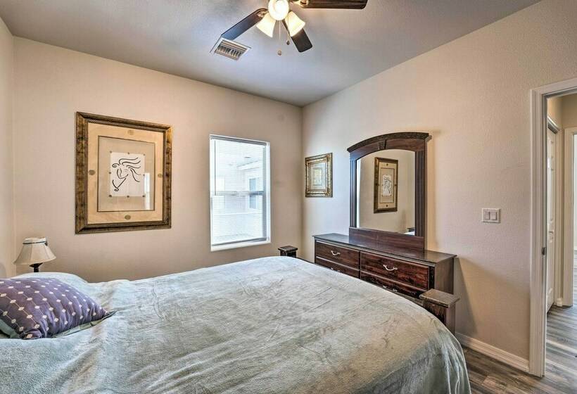 Pet Friendly Retreat 1 Block To Colorado River!