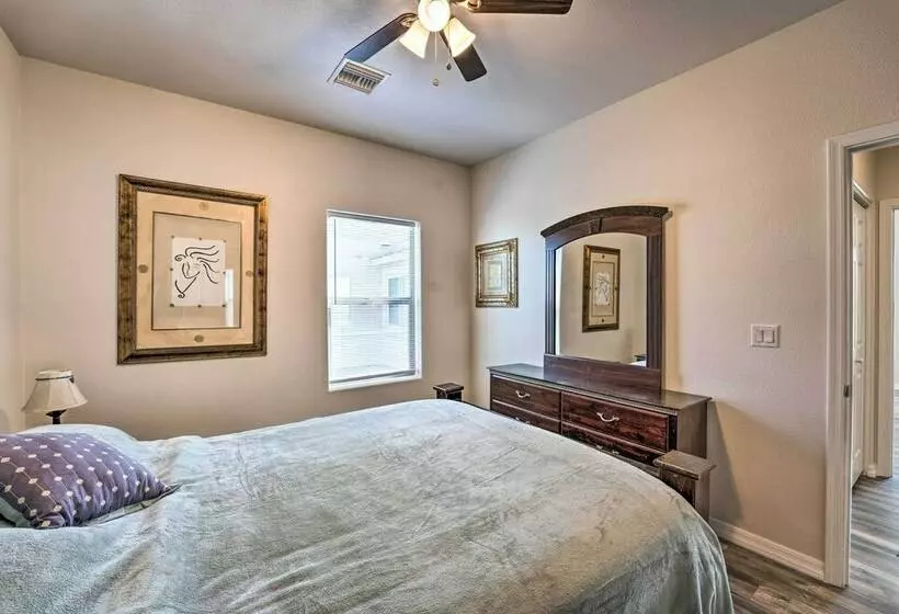 Pet Friendly Retreat   1 Block To Colorado River!