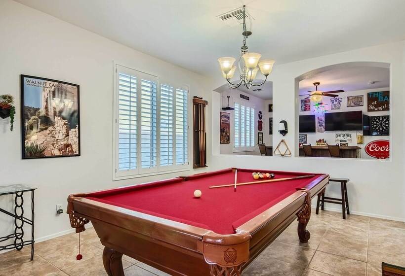 Phoenix Retreat W/ Heated Pool, Gas Grill & Yard!