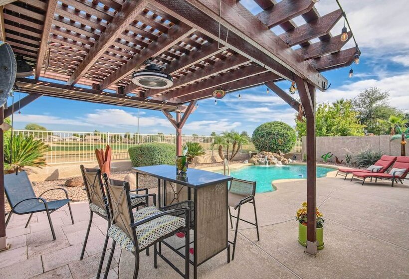 Phoenix Retreat W/ Heated Pool, Gas Grill & Yard!