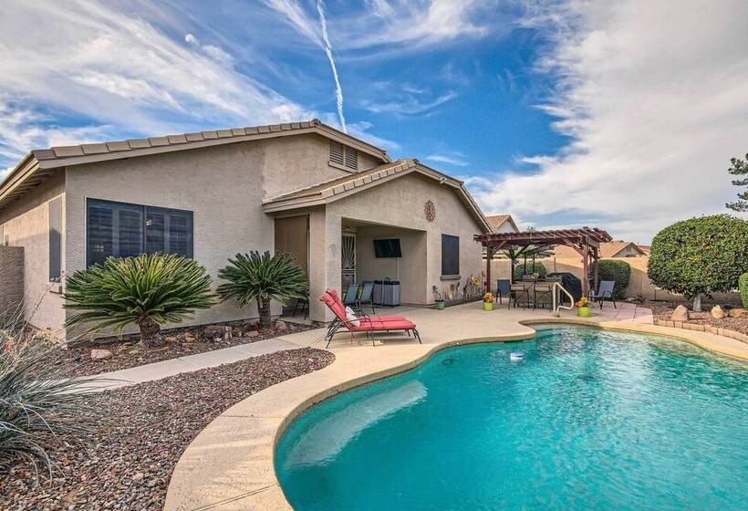 Phoenix Retreat W/ Heated Pool, Gas Grill & Yard!
