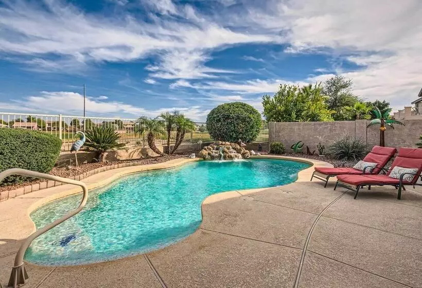 Phoenix Retreat W/ Heated Pool, Gas Grill & Yard!