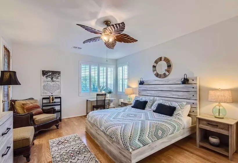 Phoenix Retreat W/ Heated Pool, Gas Grill & Yard!