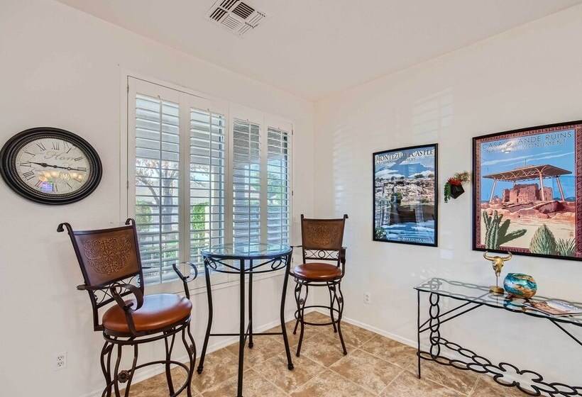 Phoenix Retreat W/ Heated Pool, Gas Grill & Yard!