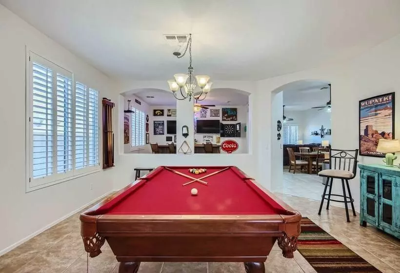 Phoenix Retreat W/ Heated Pool, Gas Grill & Yard!