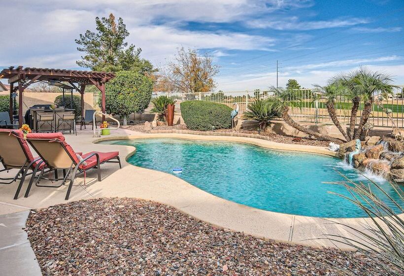 Phoenix Retreat W/ Heated Pool, Gas Grill & Yard!