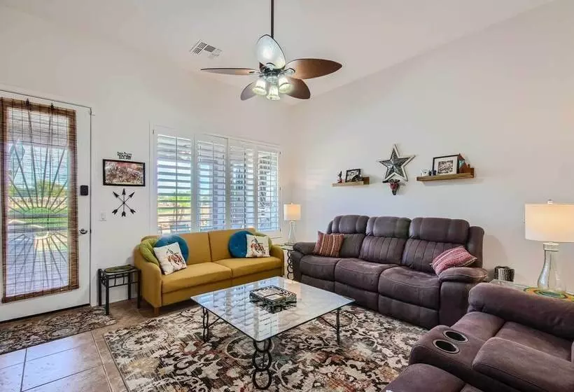 Phoenix Retreat W/ Heated Pool, Gas Grill & Yard!