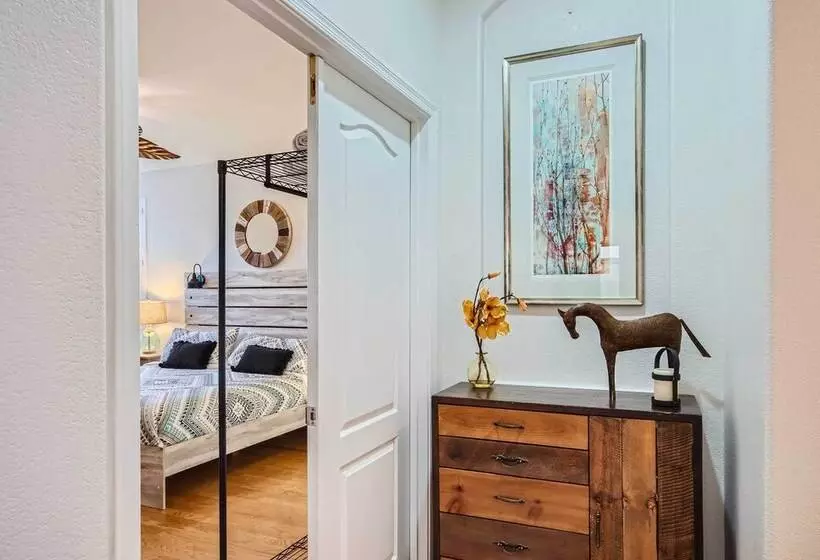 Phoenix Retreat W/ Heated Pool, Gas Grill & Yard!