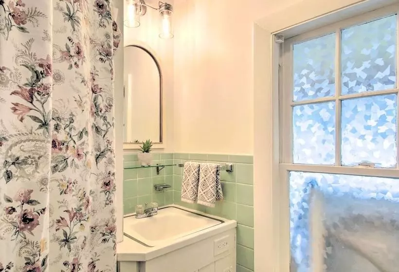 Picturesque Retreat On 1 Acre W/ Gas Grill!