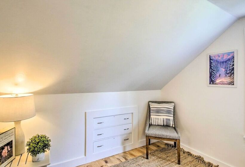 Picturesque Retreat On 1 Acre W/ Gas Grill!