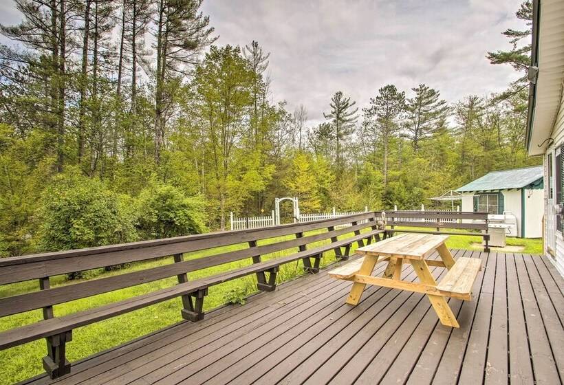 Picturesque Retreat On 1 Acre W/ Gas Grill!