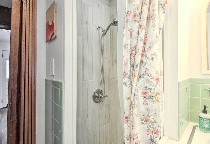 Picturesque Retreat On 1 Acre W/ Gas Grill!