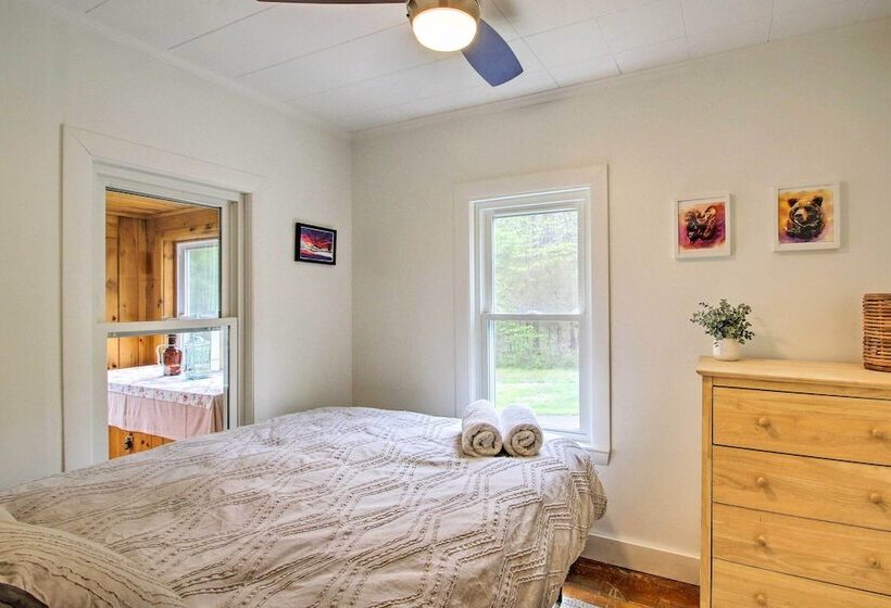 Picturesque Retreat On 1 Acre W/ Gas Grill!