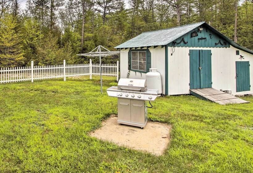 Picturesque Retreat On 1 Acre W/ Gas Grill!