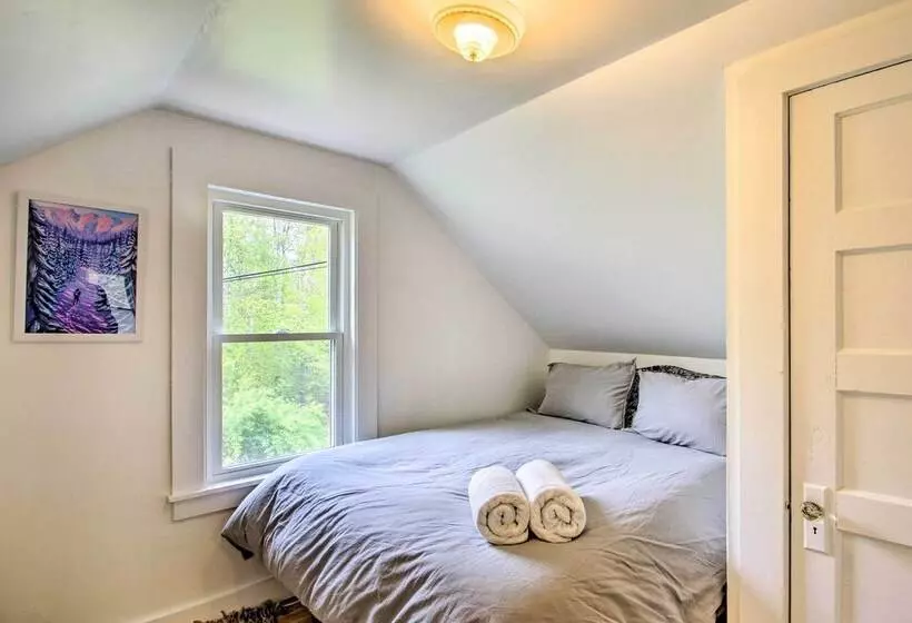 Picturesque Retreat On 1 Acre W/ Gas Grill!