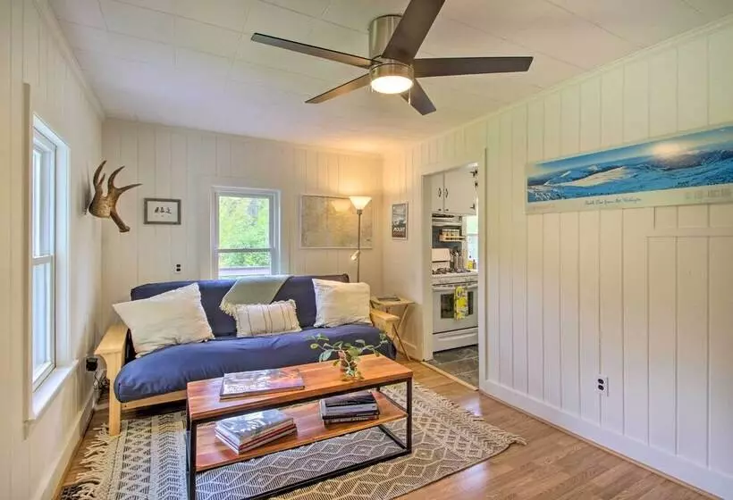 Picturesque Retreat On 1 Acre W/ Gas Grill!