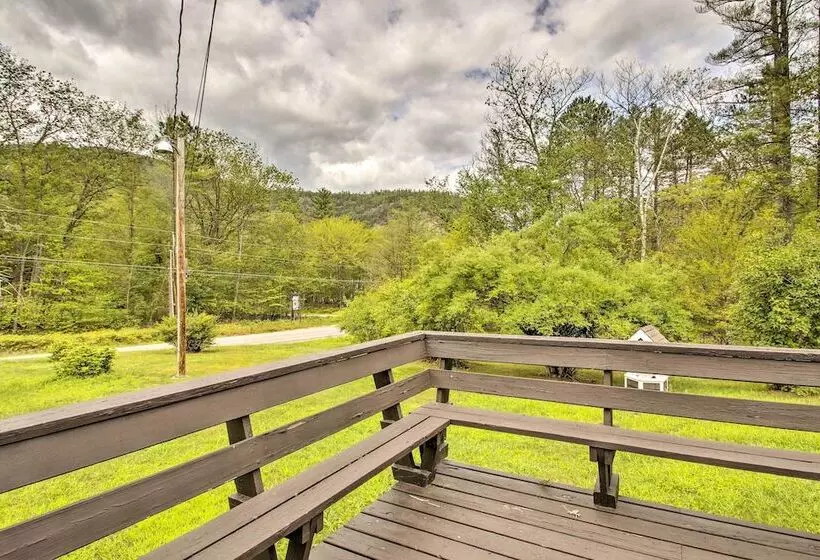 Picturesque Retreat On 1 Acre W/ Gas Grill!