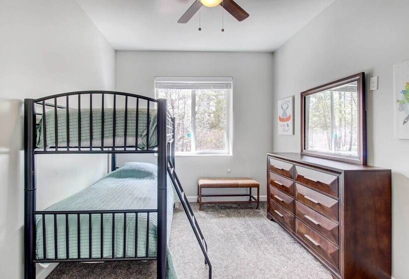 Pinetop Lakeside Home W/ Private Hot Tub & Bar