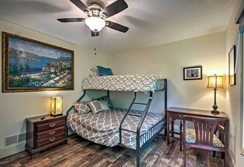 Arden Vacation Rental W/ Private Hot Tub & Grill!