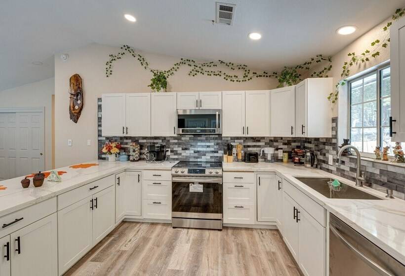 Renovated Pioneer Home In Serene Wooded Setting!