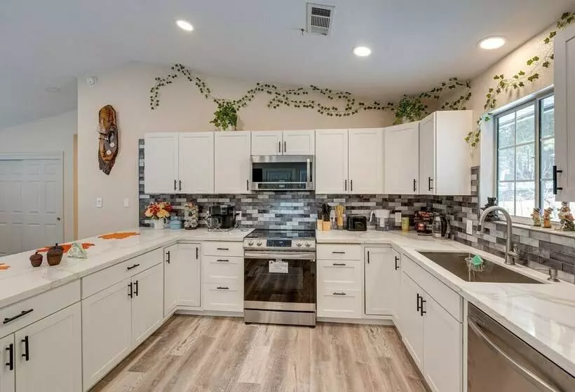 Renovated Pioneer Home In Serene Wooded Setting!