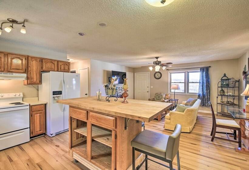 Pet Friendly Home W/ Grill & Farm In Meadowview!