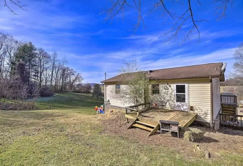 Pet Friendly Home W/ Grill & Farm In Meadowview!