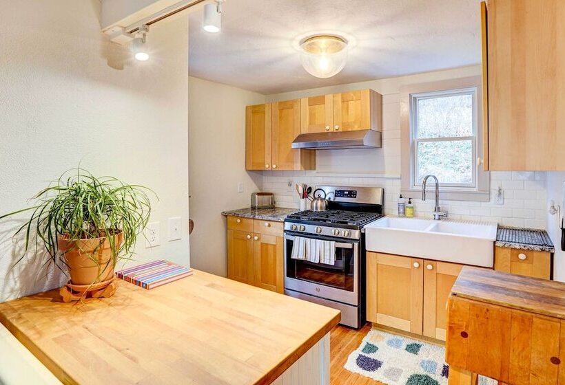 Historic Saugerties Home W/ Deck: River Views!