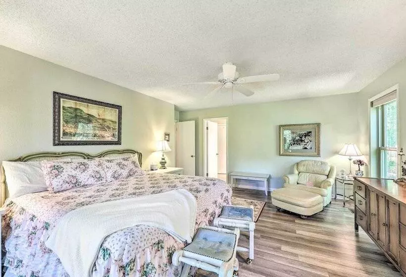 Furnished Deck W/ Views: Hot Springs Cottage