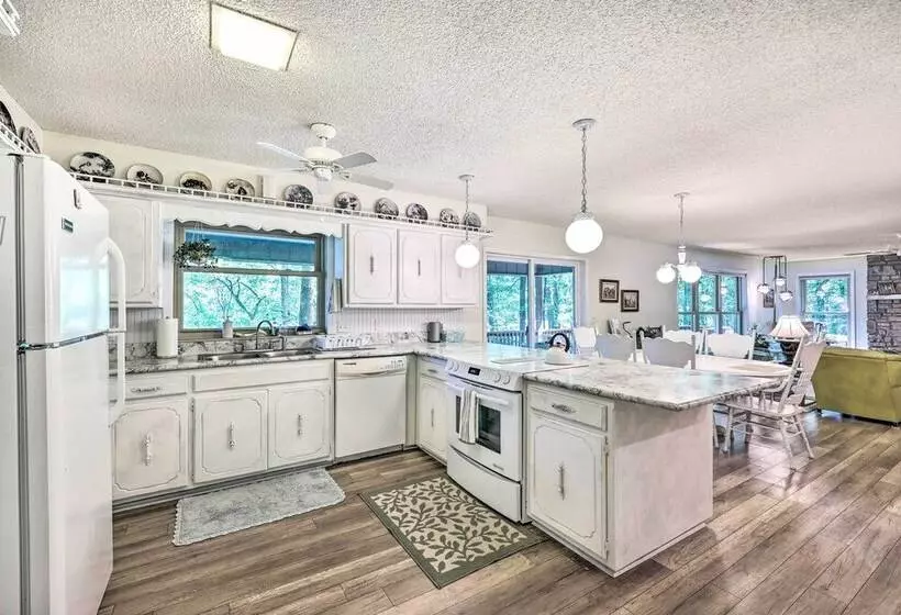 Furnished Deck W/ Views: Hot Springs Cottage