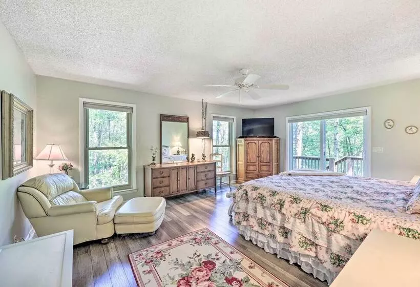 Furnished Deck W/ Views: Hot Springs Cottage